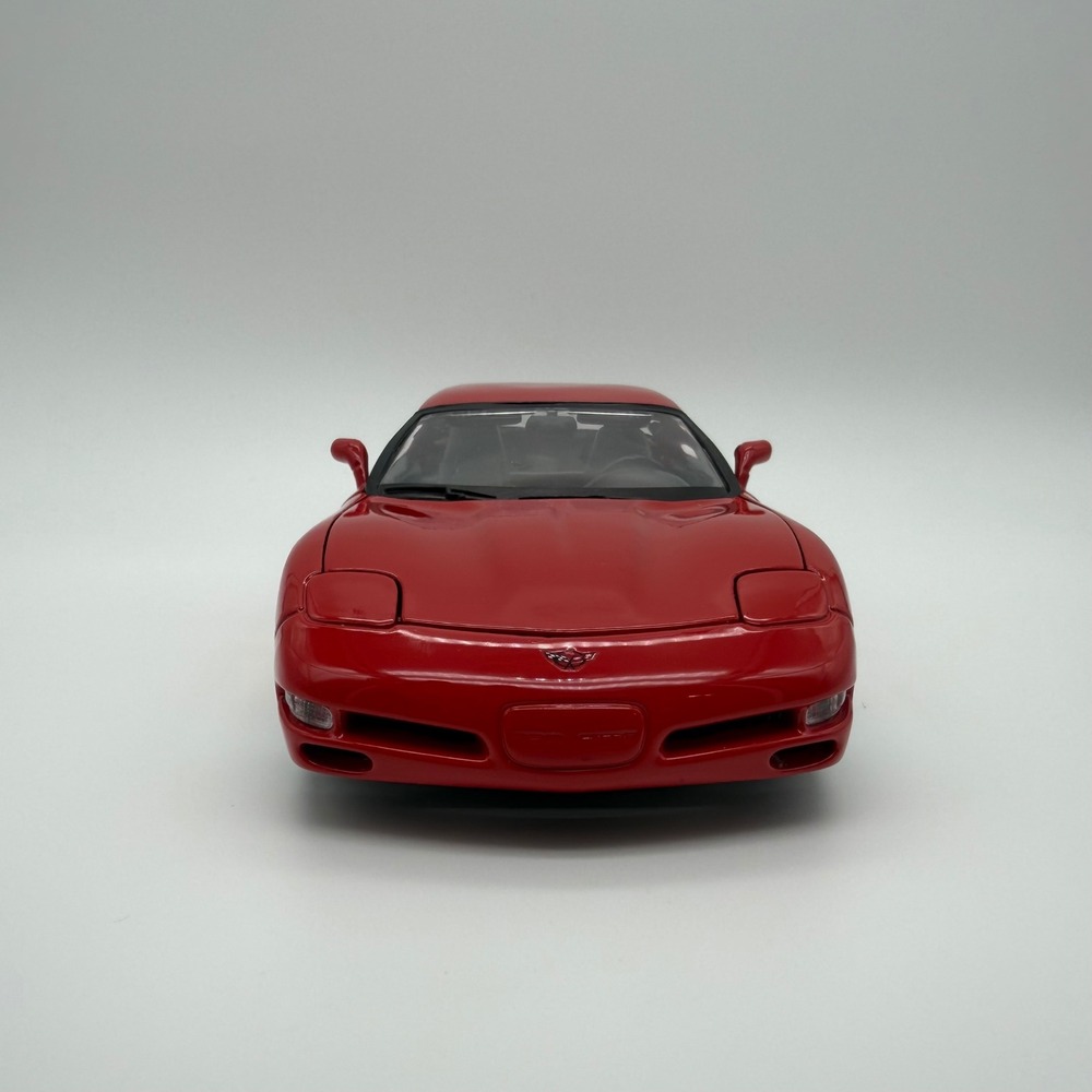 Bburago 1997 Chevrolet Corvette C5 Red 1/24 Diecast Model Car Made in Italy